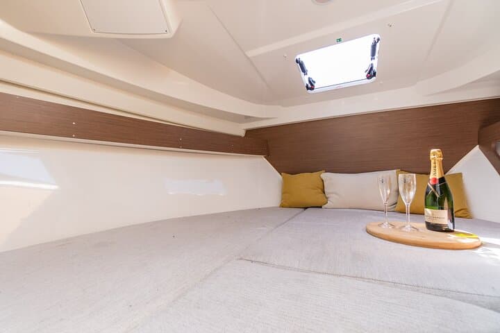 Prague YachtBoat SPEED: VIP High-Speed Vltava Cruise with All-You-Can-Drink photo 4