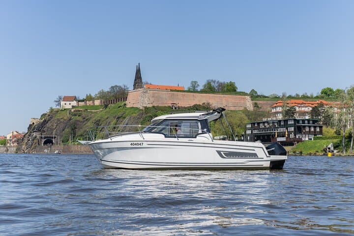 Prague YachtBoat SPEED: VIP High-Speed Vltava Cruise with All-You-Can-Drink photo 5