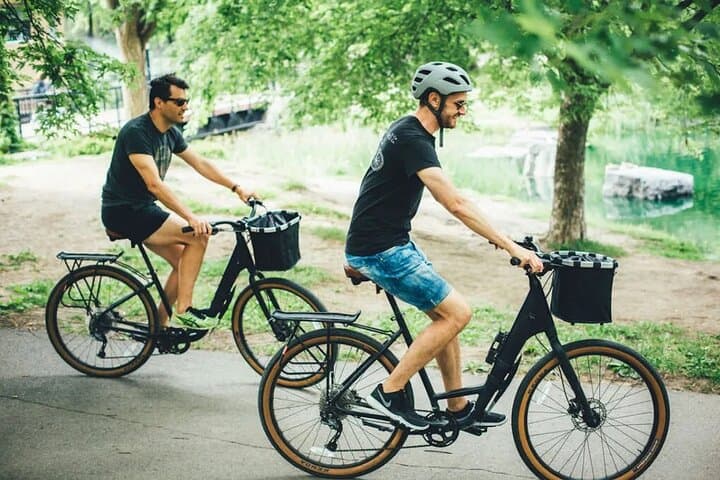 Daily Montreal Bike Rental — Explore Montreal by Bike photo 1