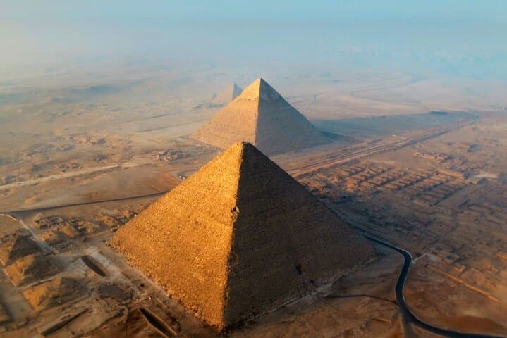 One-Day Private Guided Tour in Cairo: Pyramids, Sphinx & Khan El-Khalili photo 2