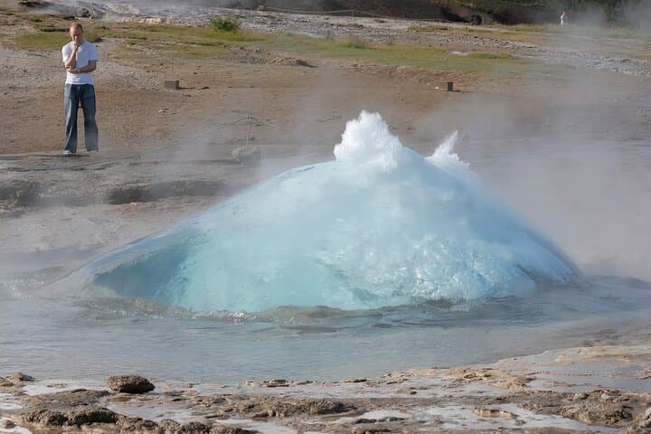 Golden Circle German Small-Group Tour from Reykjavík — Geysers, Gullfoss & Þingvellir photo 2