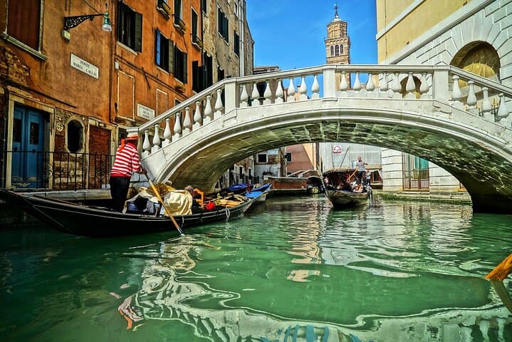 Ravenna to Venice Private Transfer with 2-Hour Stop at Pomposa Abbey