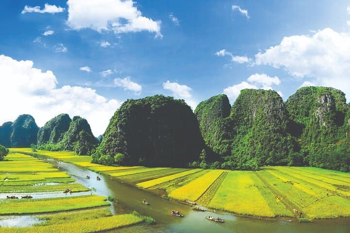Two-Day Ninh Binh and Halong Bay Escape: Tam Coc, Mua Cave & Bay Cruise photo 3