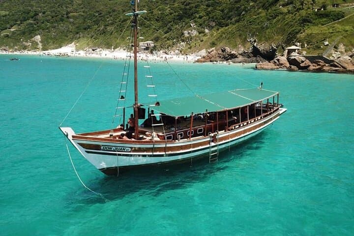 Don Juan Saveiro Boat Trip in Arraial do Cabo — Ilha do Farol & Prainhas Tour photo 3