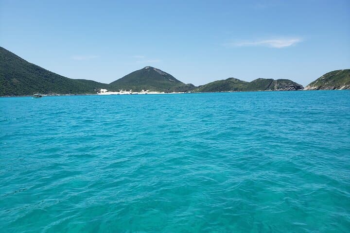 Don Juan Saveiro Boat Trip in Arraial do Cabo — Ilha do Farol & Prainhas Tour photo 4