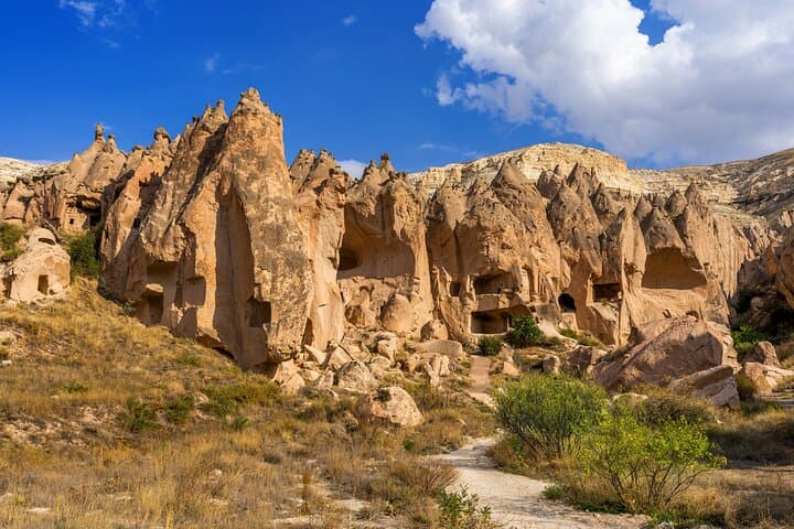 Cappadocia Red Tour: Full-Day Guide to Uçhisar, Zelve, Paşabağ, Avanos & Devrent