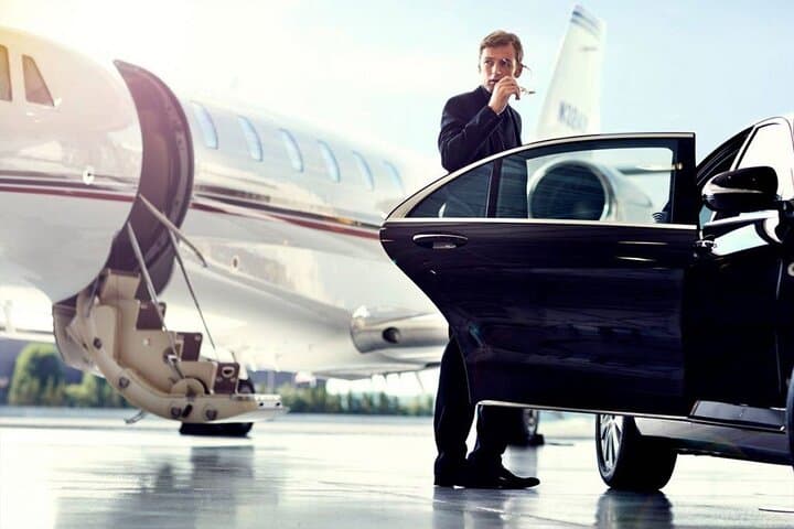 bucharest-luxury-airport-transfer-minivan-business-cars photo 2