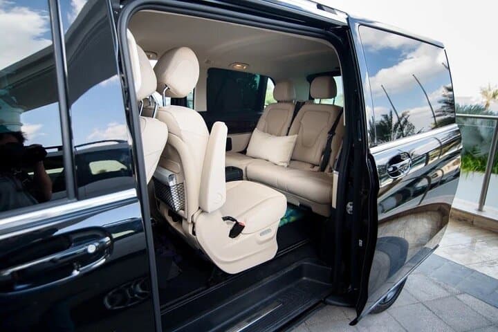 bucharest-luxury-airport-transfer-minivan-business-cars photo 4
