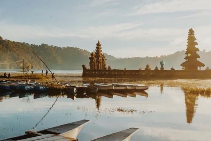 Twin Lakes Jungle Trek & Traditional Canoe: Buyan and Tamblingan Full-Day Adventure photo 2