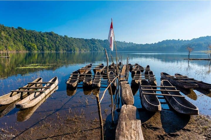Twin Lakes Jungle Trek & Traditional Canoe: Buyan and Tamblingan Full-Day Adventure photo 3