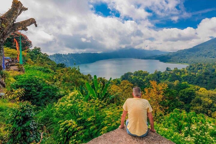 Twin Lakes Jungle Trek & Traditional Canoe: Buyan and Tamblingan Full-Day Adventure photo 6