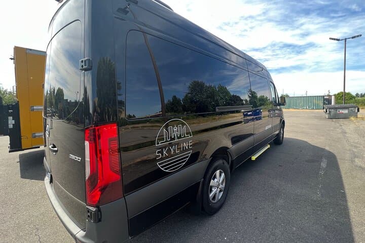 Seattle to Sea-Tac Private Transfer: Luxury Airport Ride with Door-to-Door Pickup photo 3