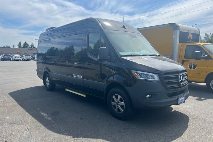 Seattle to Sea-Tac Private Transfer: Luxury Airport Ride with Door-to-Door Pickup