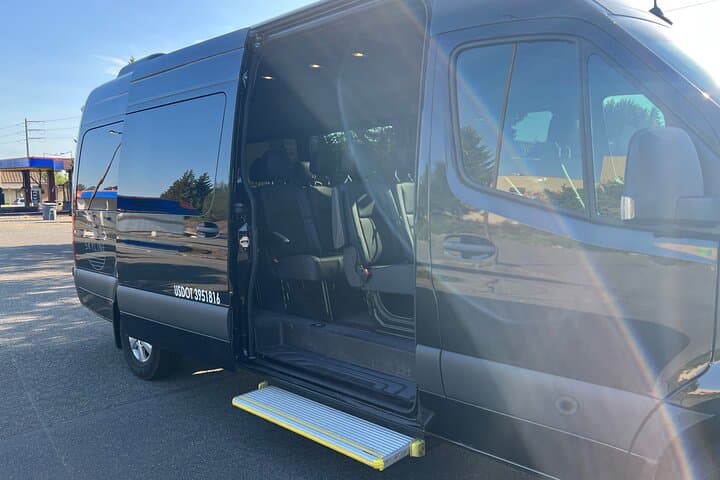 Seattle to Sea-Tac Private Transfer: Luxury Airport Ride with Door-to-Door Pickup photo 4
