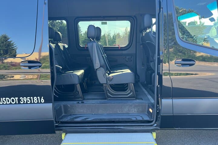 Seattle to Sea-Tac Private Transfer: Luxury Airport Ride with Door-to-Door Pickup photo 5