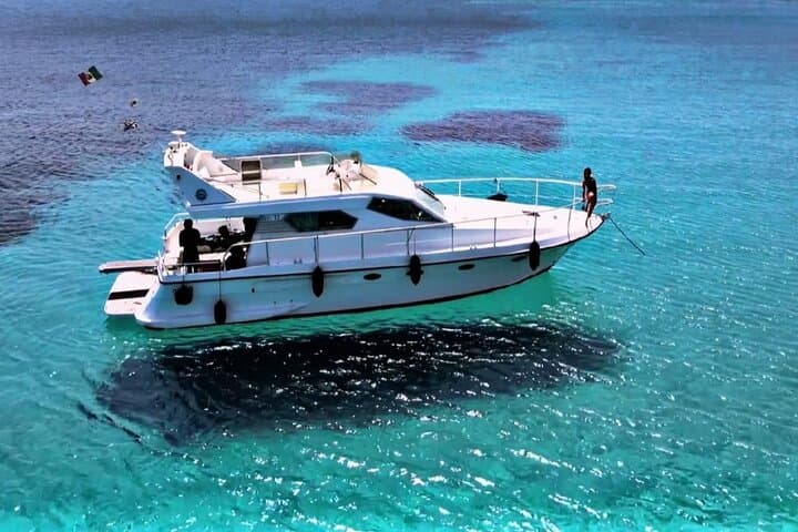 La Maddalena Archipelago Private Motorboat Tour – Full-Day DC12 Excursion