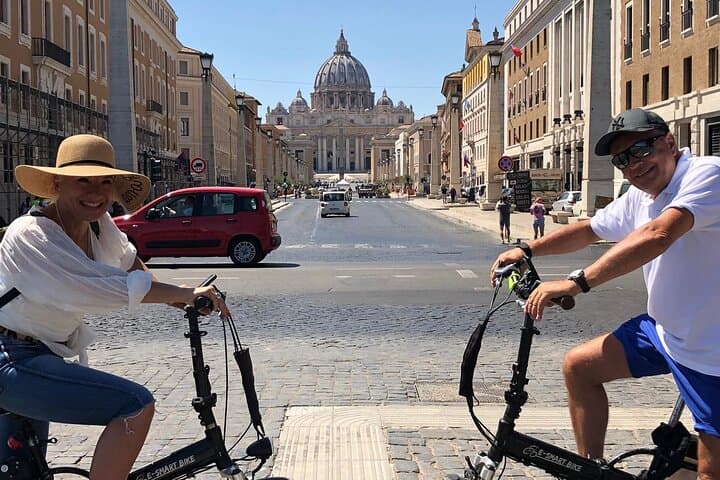 Pedal Rome's Ancient Heart: 3-Hour Private Bike Tour