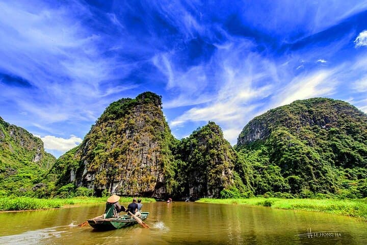 Ninh Binh 2-Day Adventure: Trang An Boat, Hang Mua Viewpoint & Cuc Phuong Trek