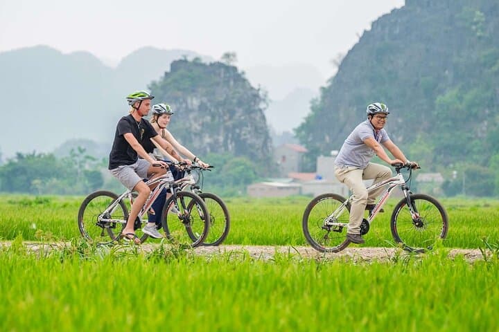 Ninh Binh 2-Day Adventure: Trang An Boat, Hang Mua Viewpoint & Cuc Phuong Trek photo 3