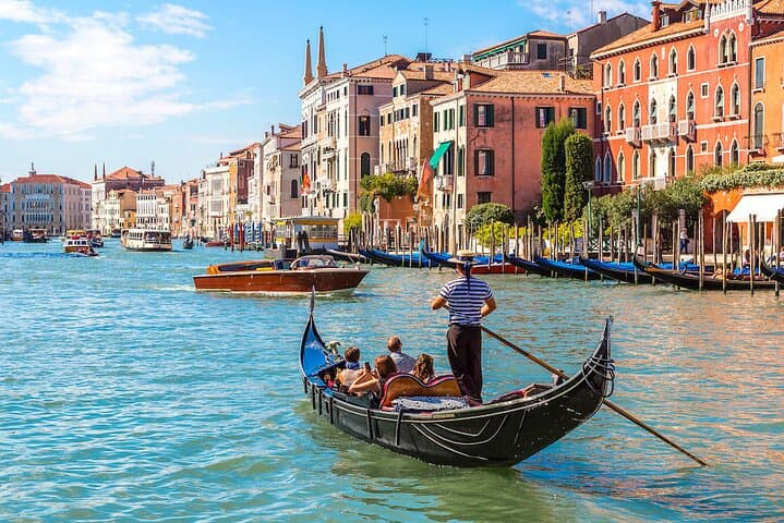 Venice Unveiled: Walking Tour and Shared Gondola Experience