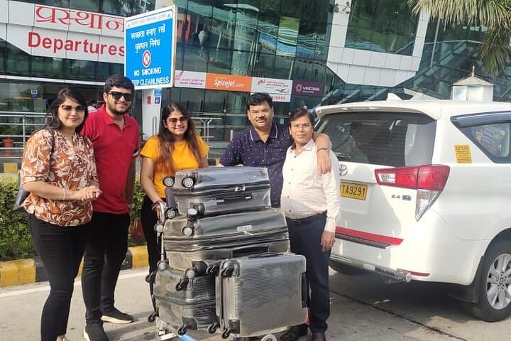 Explore Udaipur’s Palaces, Lakes, and Markets: Full-Day Sightseeing by Private Car photo 3