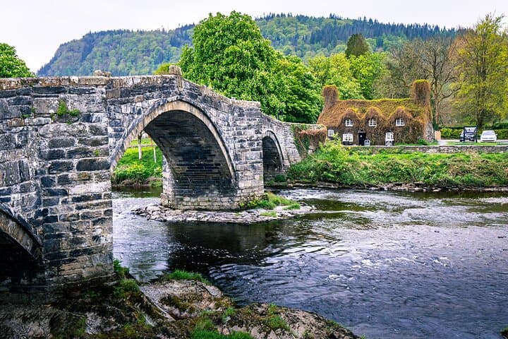 Snowdonia Scenic Drive from Llandudno and Conwy: Betws-y-Coed, Mountain Passes & Aber Falls Tasting
