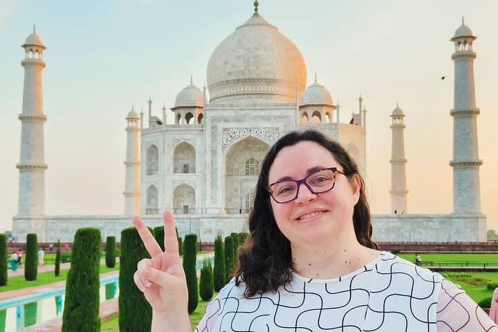 Taj Mahal Day Trip from Delhi by Superfast Train — Private Guided Tour