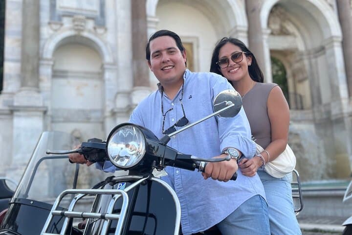 Rome Vespa Sidecar Night Tour with Pickup — Colosseum, Trastevere & Janiculum photo 4