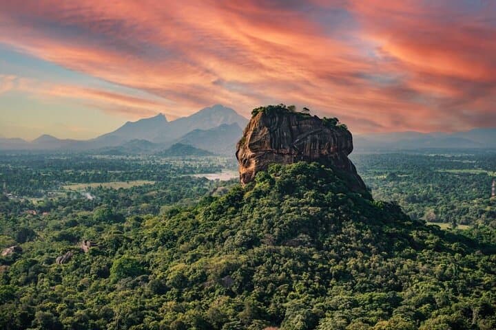 8-Day Private Sri Lanka Tour: Colombo, Cultural Sites & Elephant Safaris