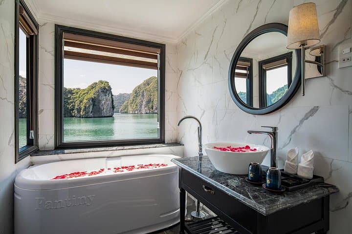 3-Day Luxury Rosy Cruise: Halong & Lan Ha Bay Overnight Itinerary photo 3