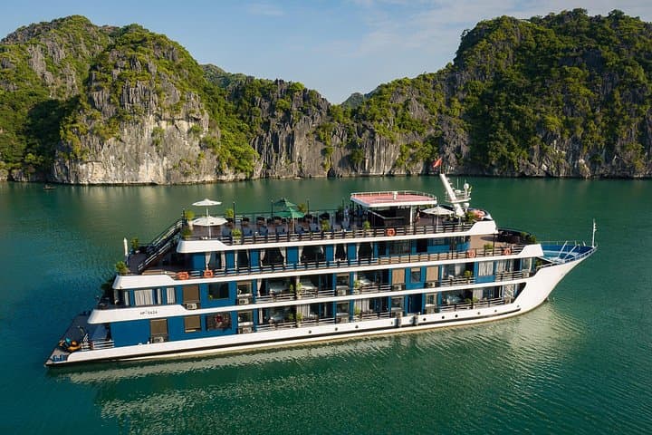 3-Day Luxury Rosy Cruise: Halong & Lan Ha Bay Overnight Itinerary photo 1