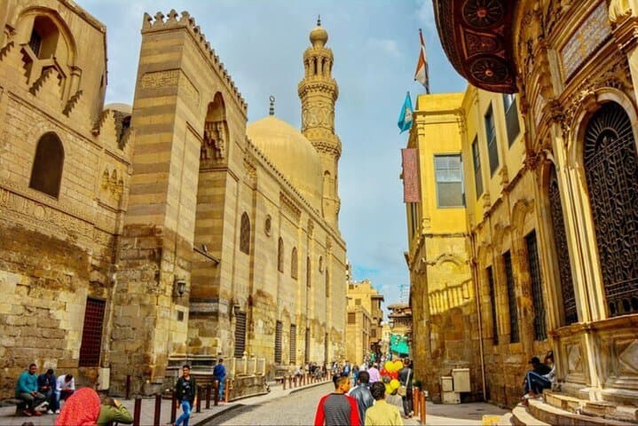 Luxor-to-Cairo Day Tour by Flight: Pyramids, Museum & Historic Quarters photo 2