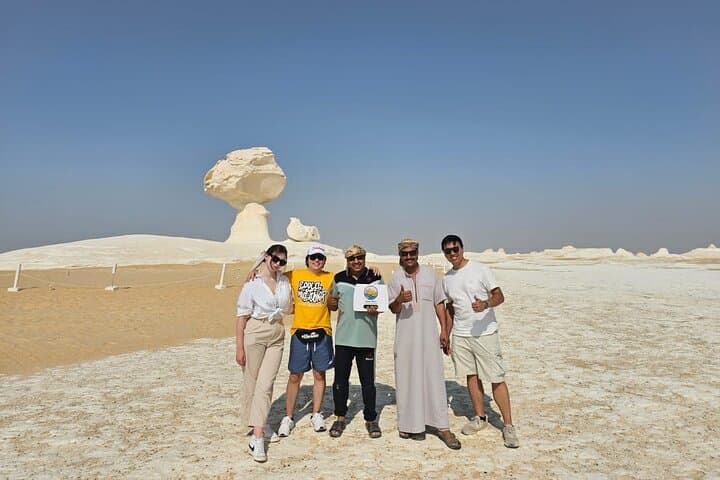 2-Day White Desert and Bahariya Oasis Jeep Safari: Camping Under Sahara Stars