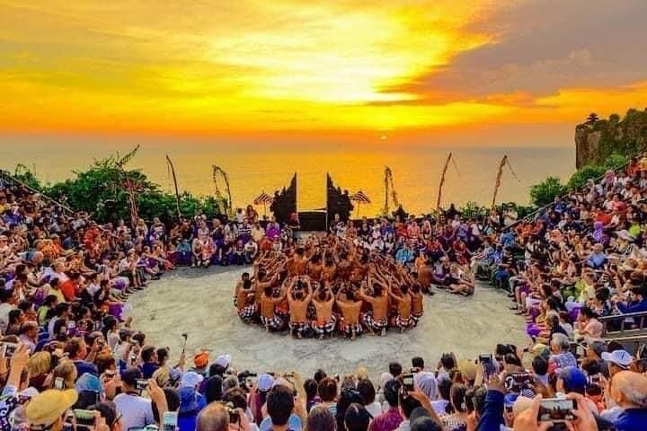 Uluwatu Temple Sunset, Kecak Fire Dance & Jimbaran Seafood Dinner — Half-Day Experience