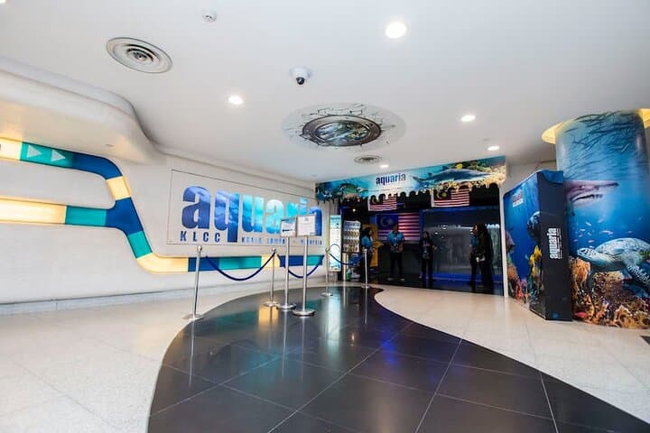 Walking Beneath the Sea: Aquaria KLCC Underwater Tunnel Experience photo 4