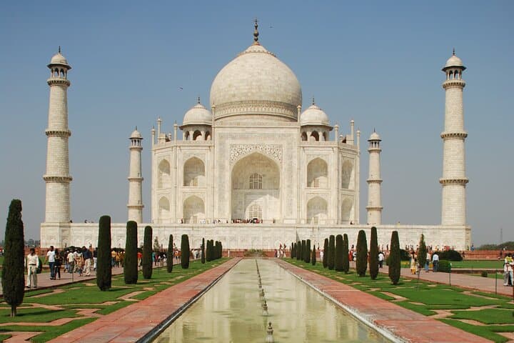 Taj Mahal from Goa: Guided Overnight Agra Tour with Return Flights