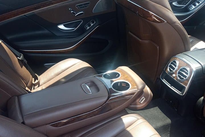 Private Limousine Airport Transfer in Memphis — Seamless City Arrival and Drop-Off photo 1