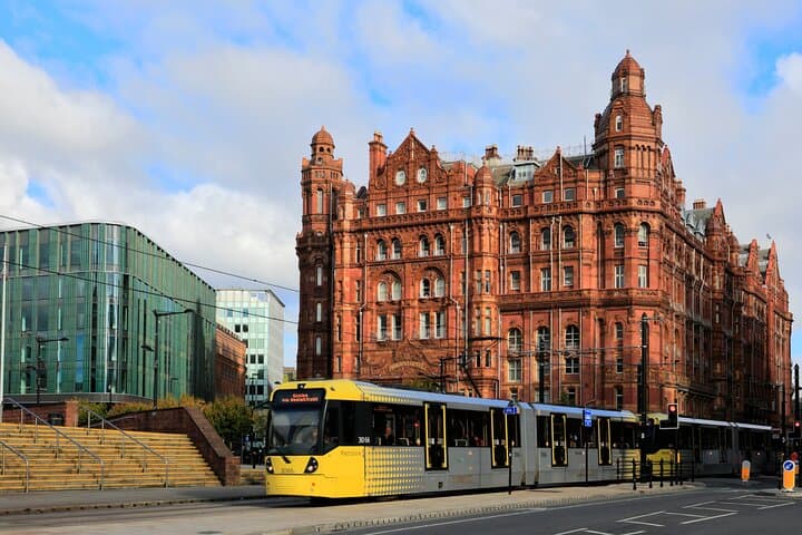 Manchester Scavenger Hunt: Self-Guided Highlights Walking Tour