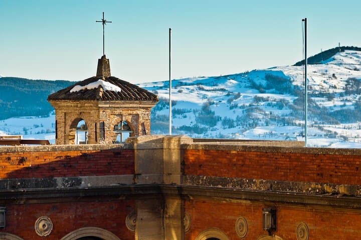 San Marino Starlit Christmas Walking Tour — Private Evening Walk Through Festive Old Town photo 5