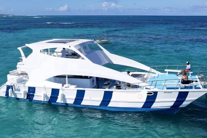 Half-Day Catamaran Party and Snorkel to Bávaro’s Natural Pool — Punta Cana Cruise photo 1