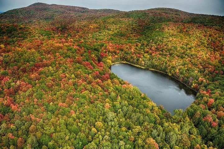 Monteregie Helicopter Tour: Fly Over Mont Saint-Bruno, Richelieu River & Saint-Hubert photo 3