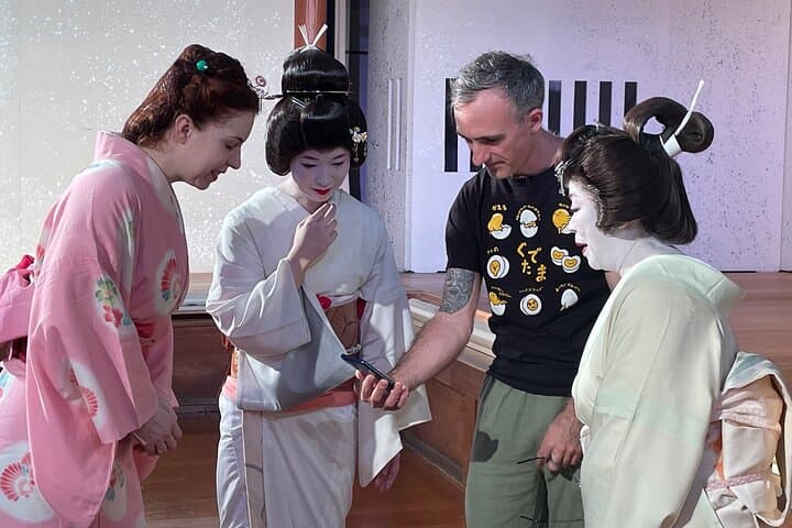 Exclusive Geisha Experience in Atami: Geigi Dance, Photos & Private Games photo 4