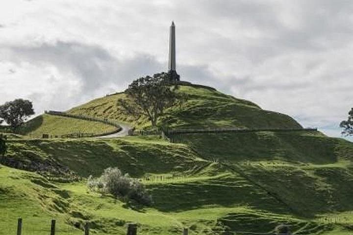 Auckland City Volcano & Scenic Highlights Tour — Mount Eden, Domain & Parnell photo 1