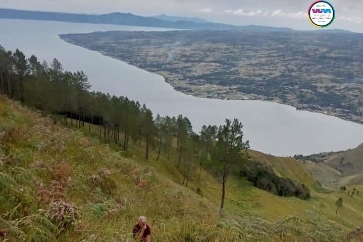 Hike Mount Pusuk Buhit from Samosir Island — Lake Toba Summit Trek photo 4