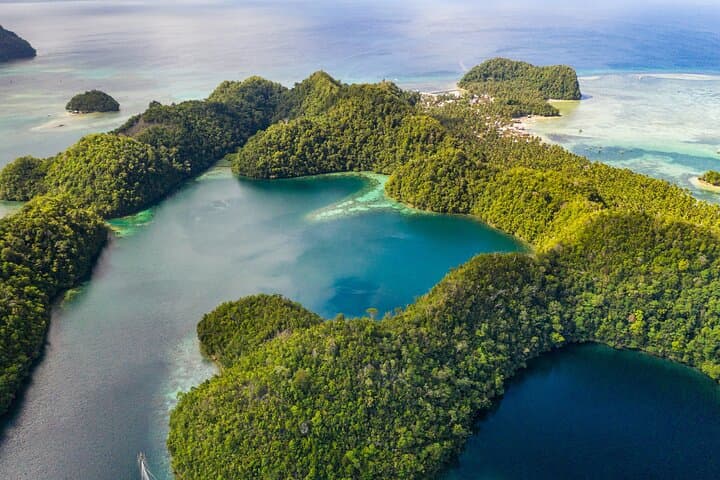Coron Ultimate Tour: Full-Day Island Hopping to Kayangan Lake, Twin Lagoon & Coral Garden photo 3