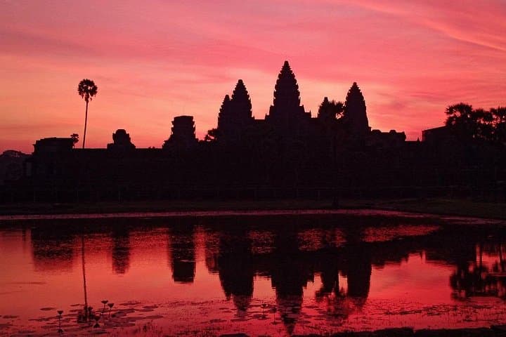 Sunrise at Angkor Wat: Private One-Day Temple Tour from Siem Reap