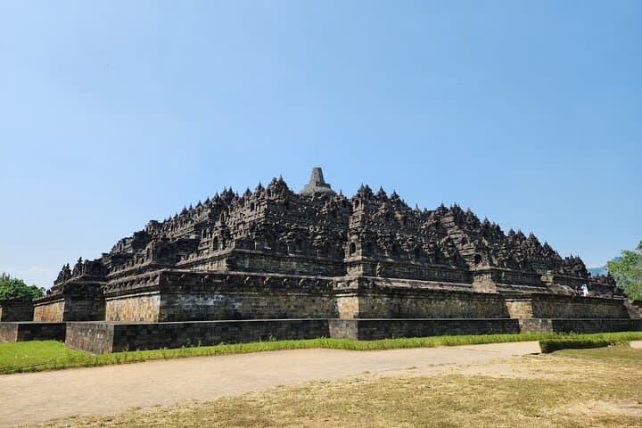 4-Day Yogyakarta to Bromo and Ijen: Borobudur Sunrise, Bromo Jeep Ride & Ijen Crater Hike photo 6