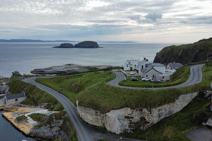 Giant's Causeway Day Tour from Belfast: Dark Hedges, Dunluce & Bushmills photo 5