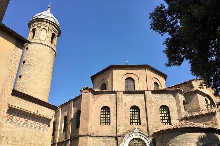 Venice to Ravenna Private Transfer with Pomposa Abbey 2-Hour Stop