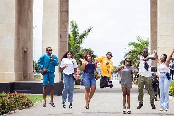 Accra Full-Day Cultural & Coastal Tour: Independence Square, Art Centre & Laboma Beach photo 2